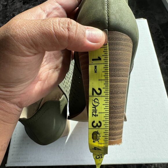 Restricted green peep-toe heels. - Picture 6 of 8